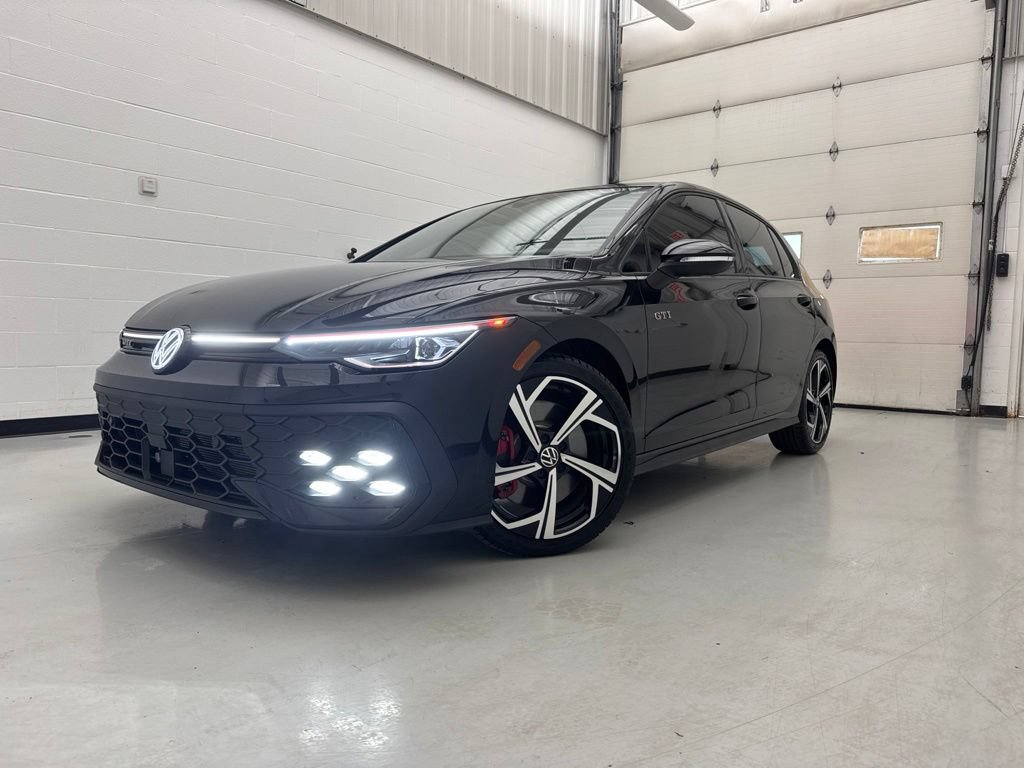 Used 2025 Volkswagen GTI SE FWD image 3