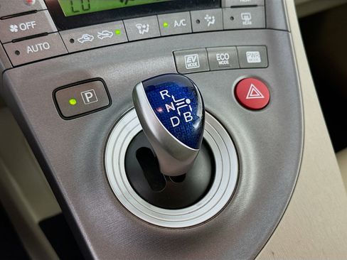 Used 2015 Toyota Prius Four image 24