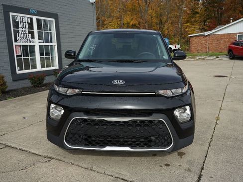 Used 2021 Kia Soul LX image 2