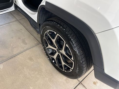 Used 2025 Jeep Compass Limited image 31