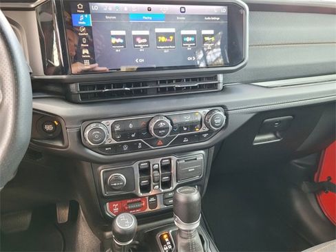 Used 2024 Jeep Gladiator Mojave w/ Convenience Group image 29