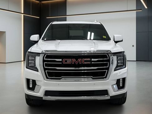 Used 2024 GMC Yukon SLT w/ SLT Premium Package AWD/4WD image 9