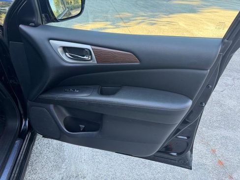 Used 2017 Nissan Pathfinder Platinum image 22