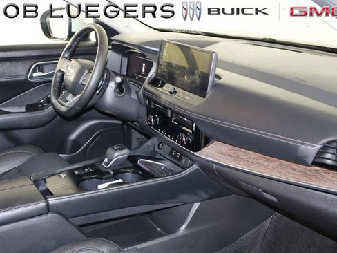 Used 2025 Nissan Rogue Platinum image 19