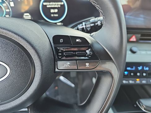 Certified 2025 Hyundai Elantra Limited image 17