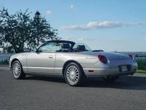 Used 2005 Ford Thunderbird image 5