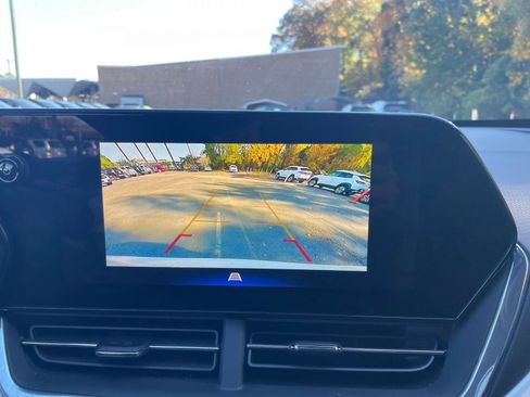 Used 2025 Chevrolet Trax LT image 17