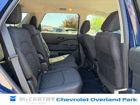 Used 2025 Nissan Pathfinder SV FWD image 35
