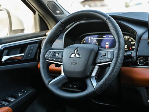 New 2025 Mitsubishi Outlander SEL image 15