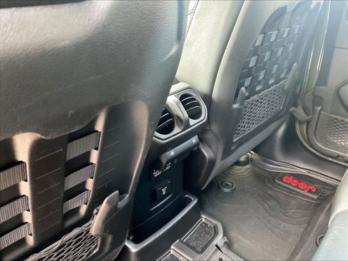 Used 2021 Jeep Wrangler Unlimited Rubicon w/ Dual Top Group AWD/4WD image 10