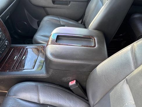 Used 2014 GMC Yukon Denali image 7