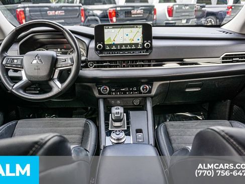 Used 2023 Mitsubishi Outlander SE image 30