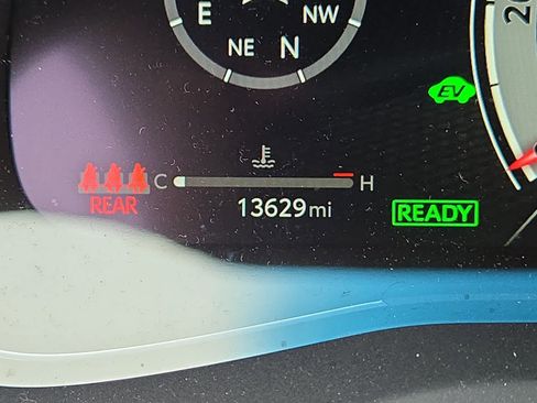 Used 2024 Toyota Venza Limited image 16