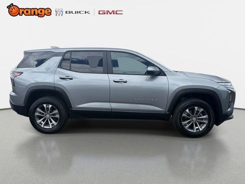 Used 2026 Chevrolet Equinox LT FWD image 2