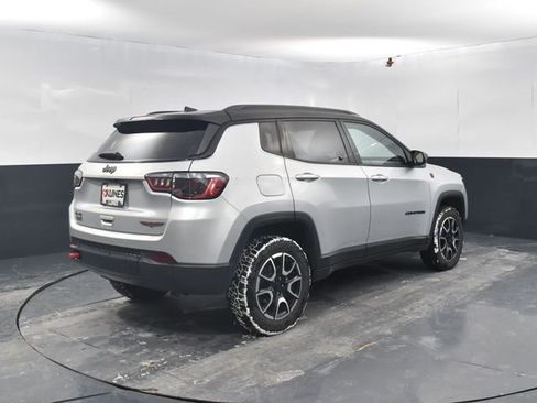 Used 2024 Jeep Compass Trailhawk image 9