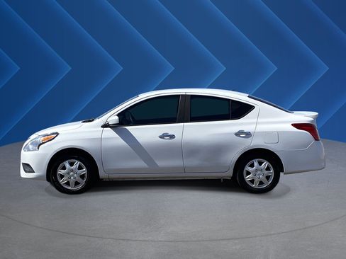 Used 2018 Nissan Versa SV FWD image 6