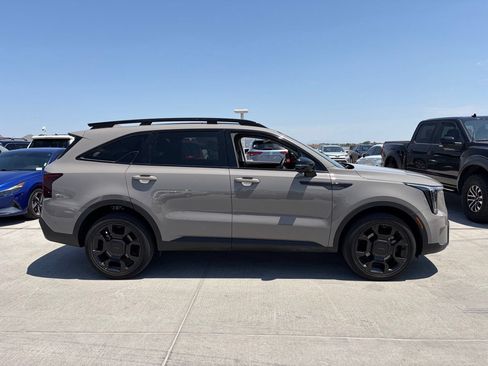 Used 2025 Kia Sorento SX AWD/4WD image 3