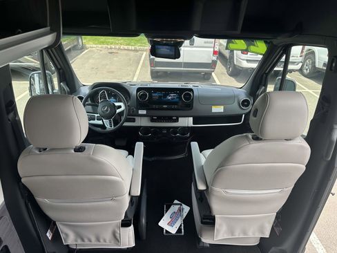 Used 2022 Mercedes-Benz Sprinter 3500 image 15