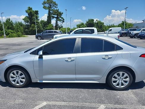 Used 2022 Toyota Corolla LE FWD image 10
