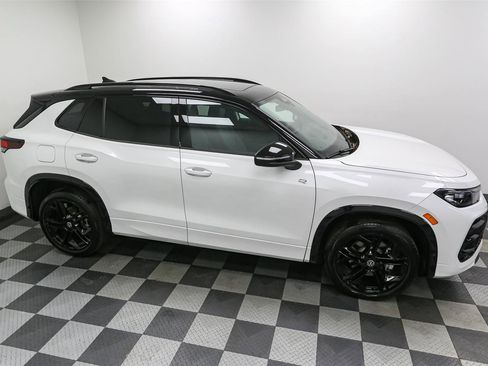 New 2025 Volkswagen Tiguan SE R-Line image 5