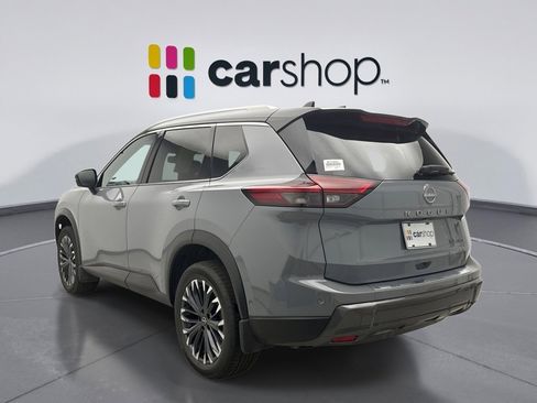 Used 2025 Nissan Rogue SL w/ Tech Package image 2