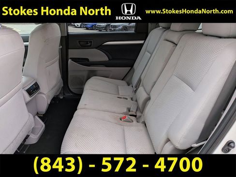 Used 2019 Toyota Highlander LE image 13