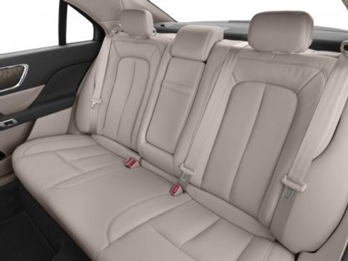 Used 2017 Lincoln Continental Select image 14