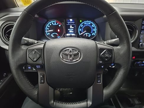 Used 2022 Toyota Tacoma TRD Off-Road image 18