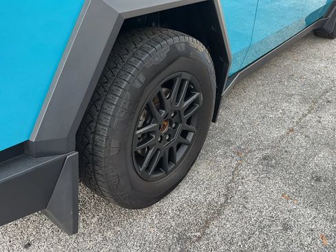 Used 2024 Tesla Cybertruck AWD Crew Cab image 37