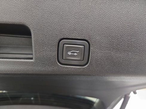 Used 2024 Chevrolet Traverse RS image 16