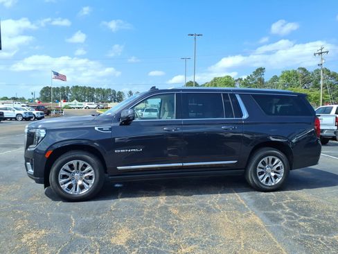 Used 2023 GMC Yukon XL Denali w/ Advanced Technology Package RWD image 1