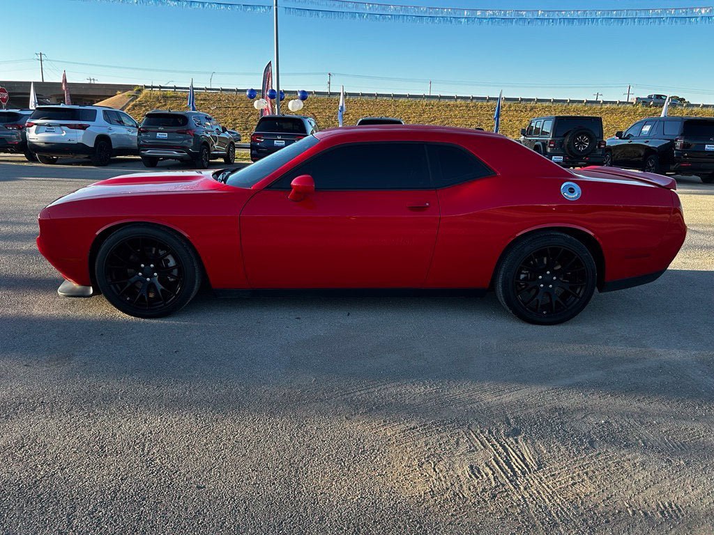 Used 2022 Dodge Challenger GT RWD image 2