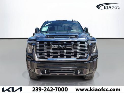 Used 2024 GMC Sierra 3500 Denali Ultimate AWD/4WD image 2