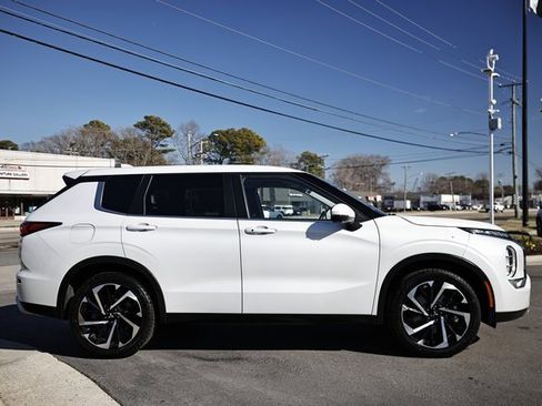 Used 2024 Mitsubishi Outlander SE image 8