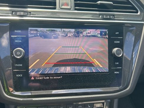 Used 2019 Volkswagen Tiguan SE w/ Panoramic Sunroof Package FWD image 14