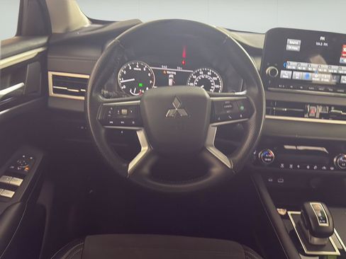 Used 2024 Mitsubishi Outlander SE AWD/4WD image 14