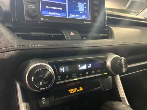 Used 2022 Toyota RAV4 LE image 17