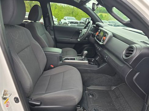 Used 2019 Toyota Tacoma TRD Sport AWD/4WD image 27