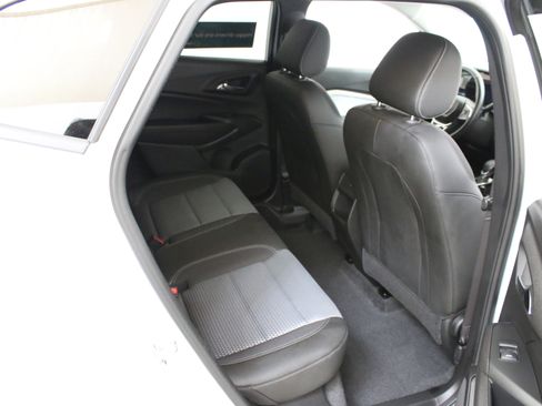 Certified 2025 Chevrolet Trax LT w/ Driver Confidence Package FWD image 30