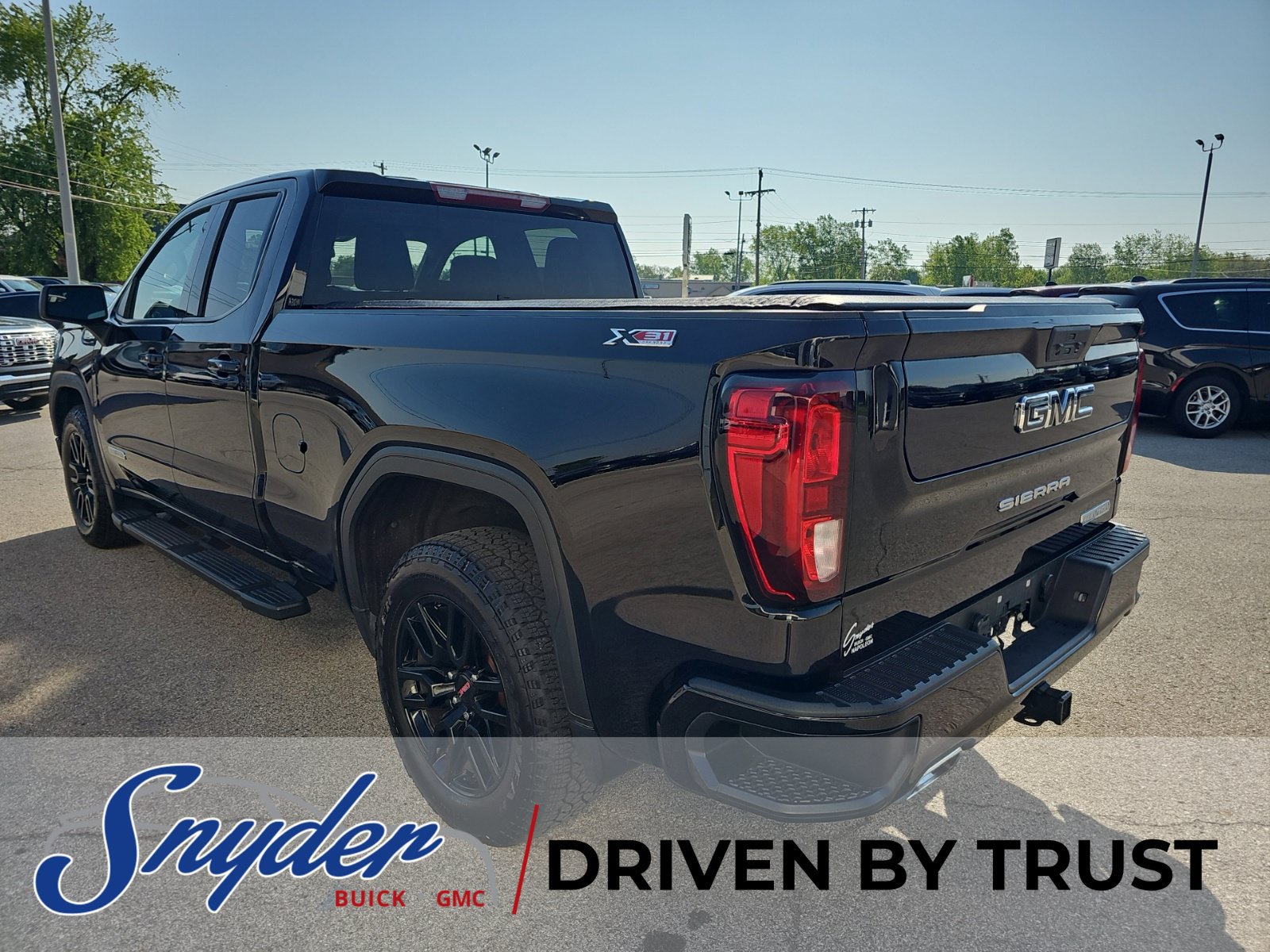 Used 2021 GMC Sierra 1500 Elevation w/ LPO, Elevation Black Package AWD/4WD image 5