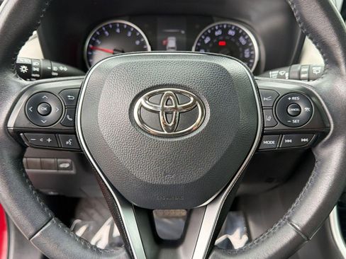 Used 2021 Toyota RAV4 XLE Premium FWD image 15