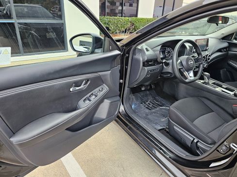 Used 2025 Nissan Sentra SV image 11
