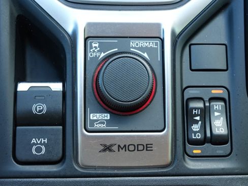 Used 2020 Subaru Forester Premium AWD/4WD image 32