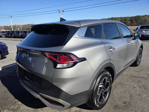 Used 2024 Kia Sportage LX image 5