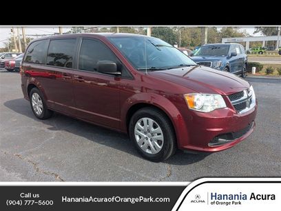Used 2018 Dodge Grand Caravan SE w/ UConnect Hands-Free Group