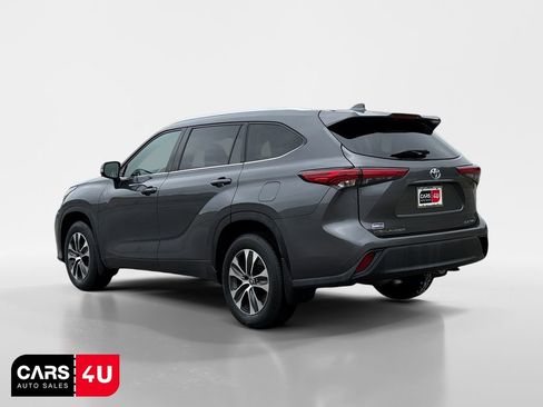Used 2021 Toyota Highlander XLE AWD/4WD image 5