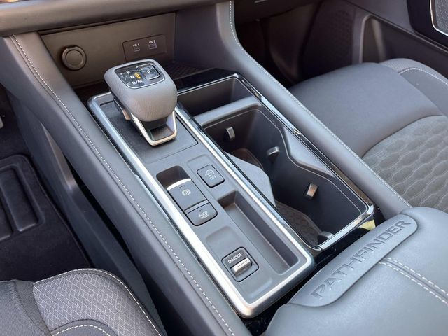 Used 2025 Nissan Pathfinder SV FWD image 33
