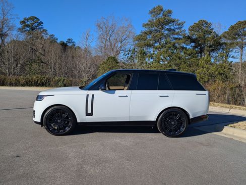 Certified 2025 Land Rover Range Rover SE image 8