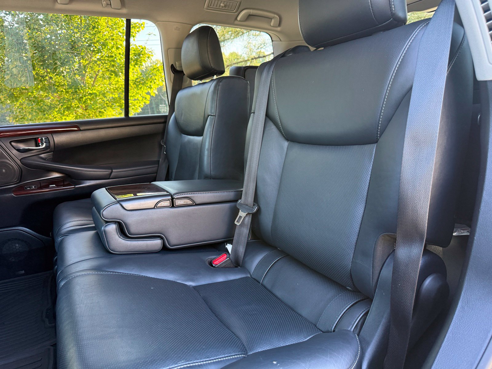 Used 2015 Lexus LX 570 4WD image 41