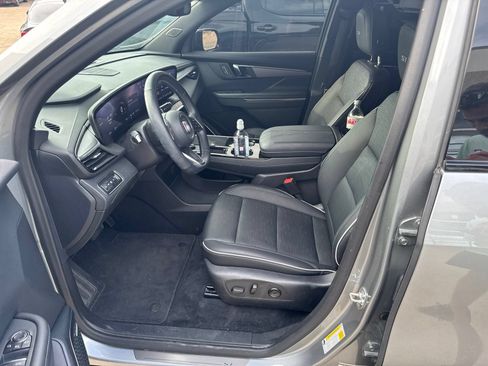 Used 2025 Buick Enclave Sport Touring w/ Power Package FWD image 11